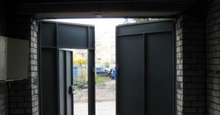 Купить гаражные ворота распашные Балтийск, цена от 3859 руб.